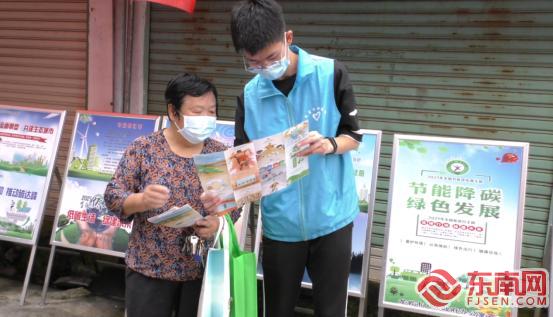 龙岩市举行“关爱老年健康进社区”首场公益志愿服务活动