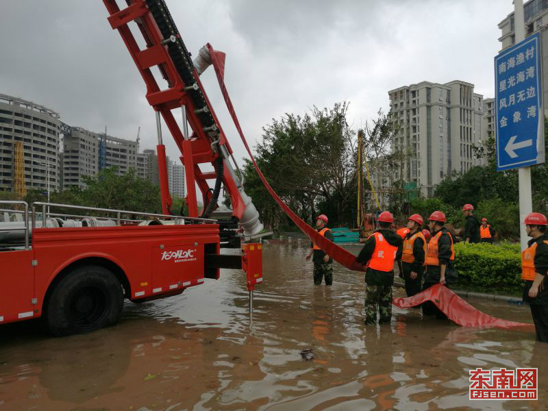 厦门机场北路被打通 武警官兵抢修省市重点工程