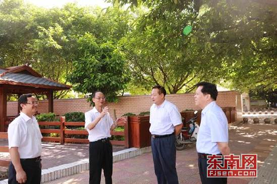 市领导张天洲,何明华,廖德槐在龙岩中心城区调研人大工作时到西安社区